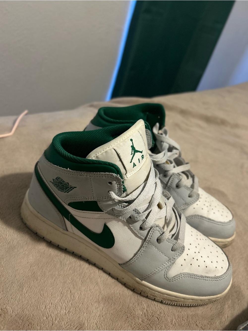 Jordan Kids Mid-Top Sneakers in White and Green